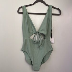 Jade Swim one piece bathing suit. Size medium never worn (has hygiene strip).